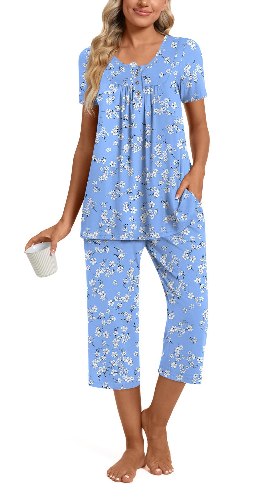 Womens Summer Pajama Sets 2 Piece Short Sleeve Top and Capri Pants Plus Size Ladies Lounge Pjs Sets with Pockets