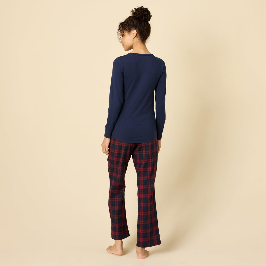 Amazon Essentials Women's Lightweight Flannel Pajama Pant and Long-Sleeve T-Shirt Sleep Set