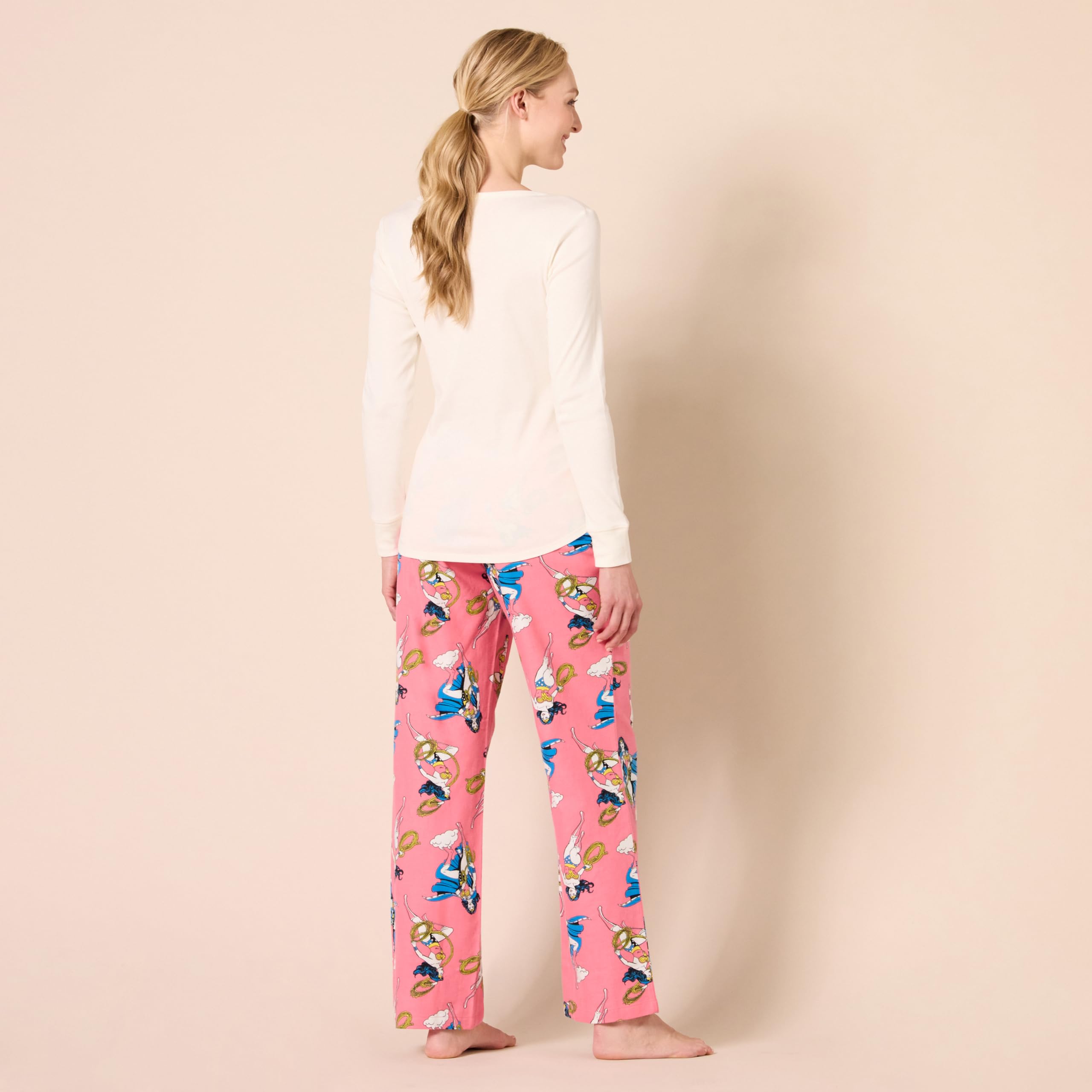 Amazon Essentials Women's Lightweight Flannel Pajama Pant and Long-Sleeve T-Shirt Sleep Set