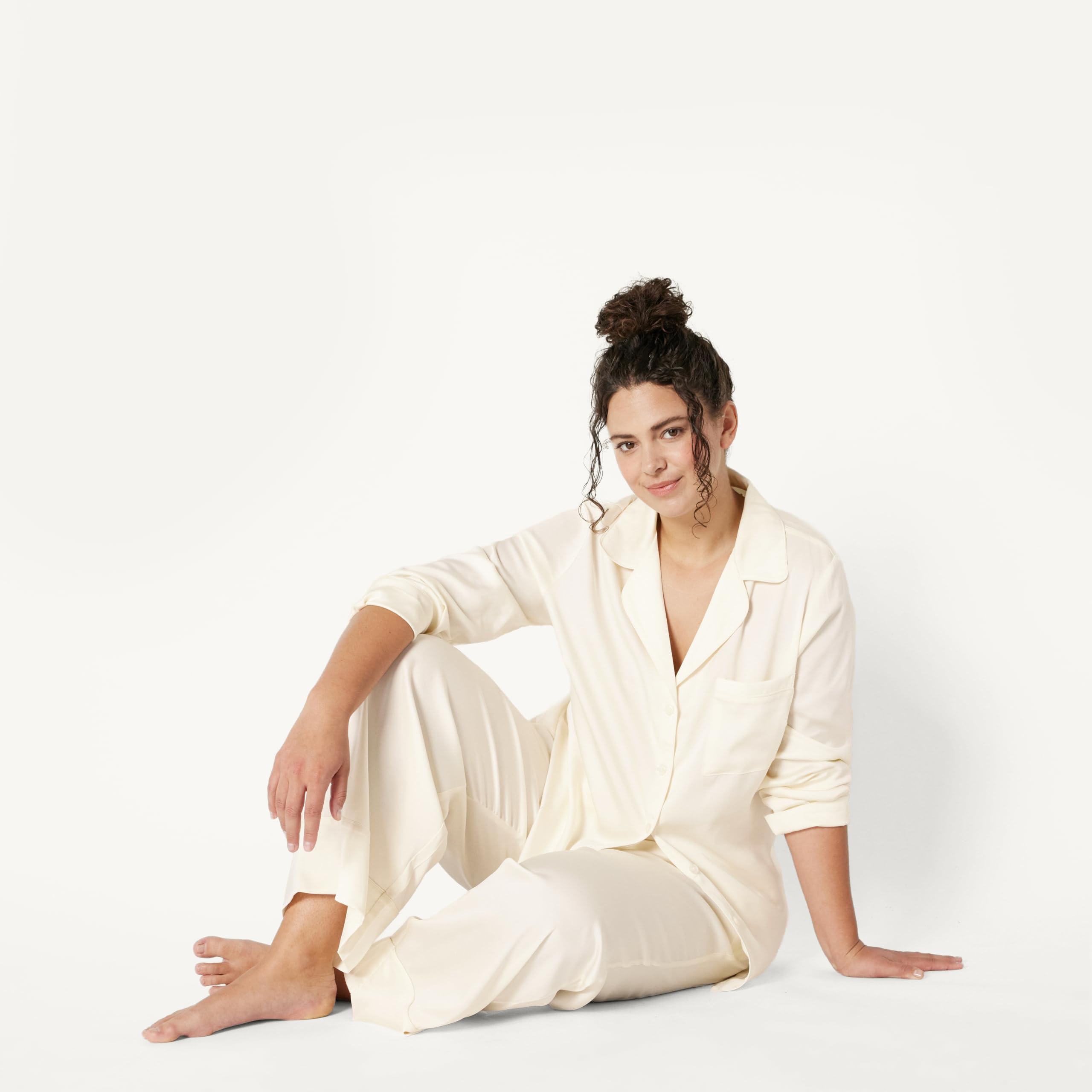 Amazon Essentials Women's Satin Long Sleeve Shirt and Pant Pajama Set