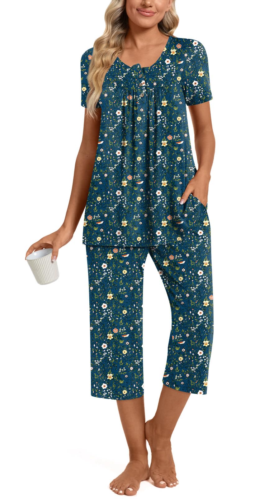 Womens Summer Pajama Sets 2 Piece Short Sleeve Top and Capri Pants Plus Size Ladies Lounge Pjs Sets with Pockets