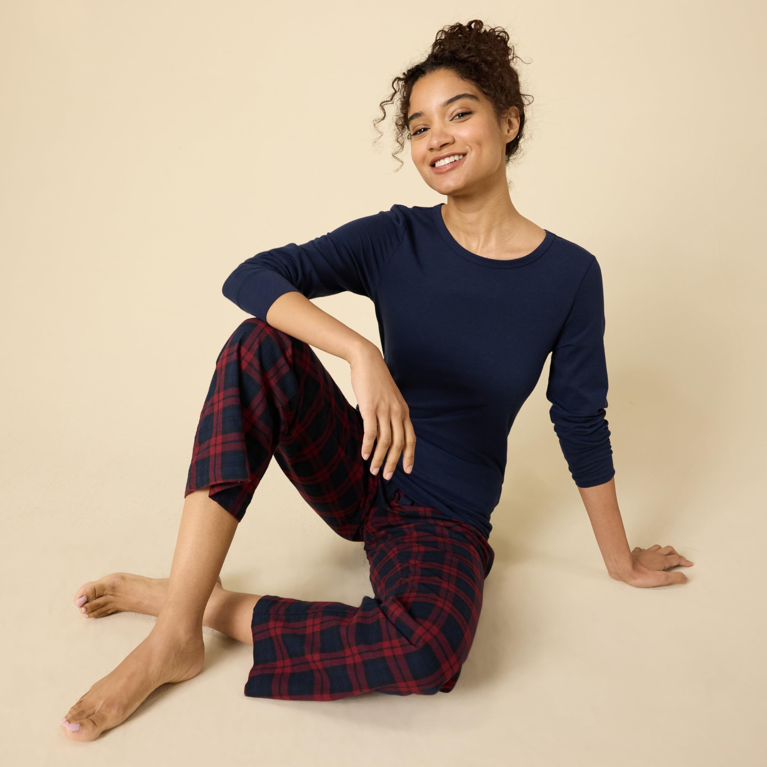 Amazon Essentials Women's Lightweight Flannel Pajama Pant and Long-Sleeve T-Shirt Sleep Set