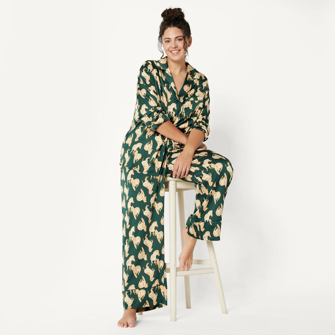 Amazon Essentials Women's Satin Long Sleeve Shirt and Pant Pajama Set