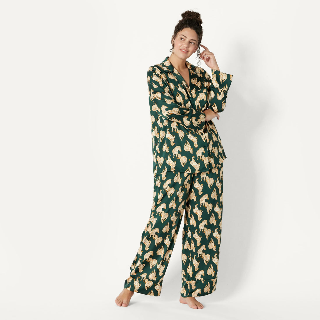 Amazon Essentials Women's Satin Long Sleeve Shirt and Pant Pajama Set