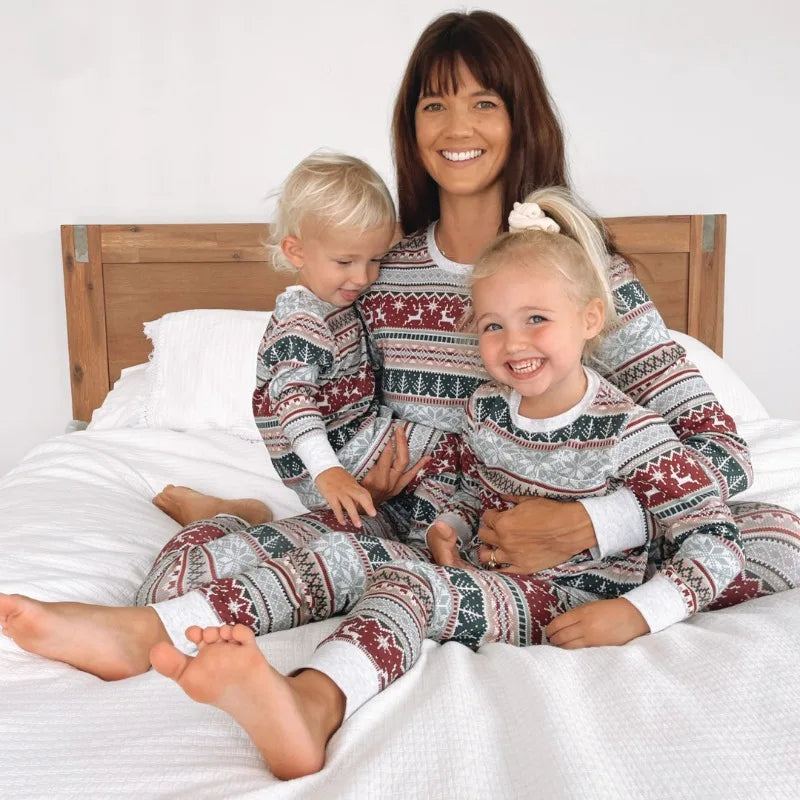 2026 New Family Christmas Pajamas Mom Dad Kids Matching Clothing Set Baby Romper Pjs Soft Loose 2 Pieces Suit Homewear Xmas Look