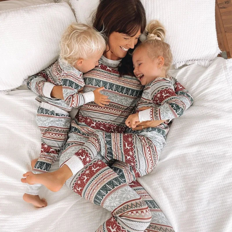 2026 New Family Christmas Pajamas Mom Dad Kids Matching Clothing Set Baby Romper Pjs Soft Loose 2 Pieces Suit Homewear Xmas Look