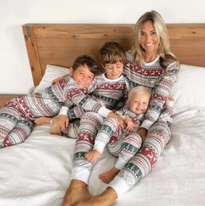 2026 New Family Christmas Pajamas Mom Dad Kids Matching Clothing Set Baby Romper Pjs Soft Loose 2 Pieces Suit Homewear Xmas Look